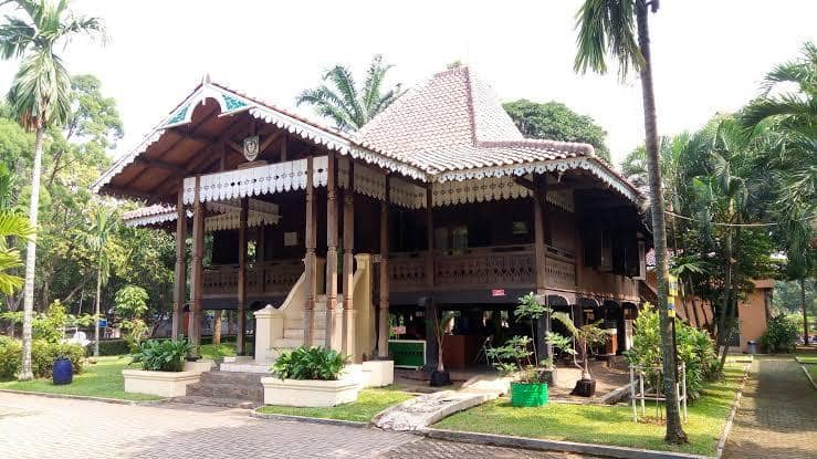 artisanalbistro.com, Bentuk rumah adat Bengkulu secara umum, Bagian tengah rumah adat Bengkulu, Ruang depan rumah adat Bengkulu, Ruang tengah rumah adat Bengkulu, Ruang penting lainnya di Bubungan Lima