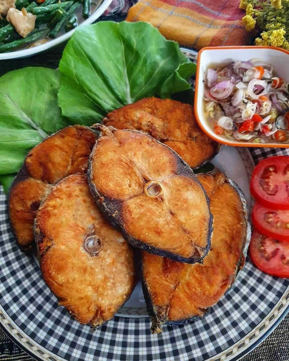 Ikan tenggiri goreng sambal matah, 1. Tenggiri asam pedas, 2. Balado ikan tenggiri, 3. Resep ikan tenggiri goreng tepung, 4. Resep ikan tenggiri woku , 5. Tenggiri masak belimbing