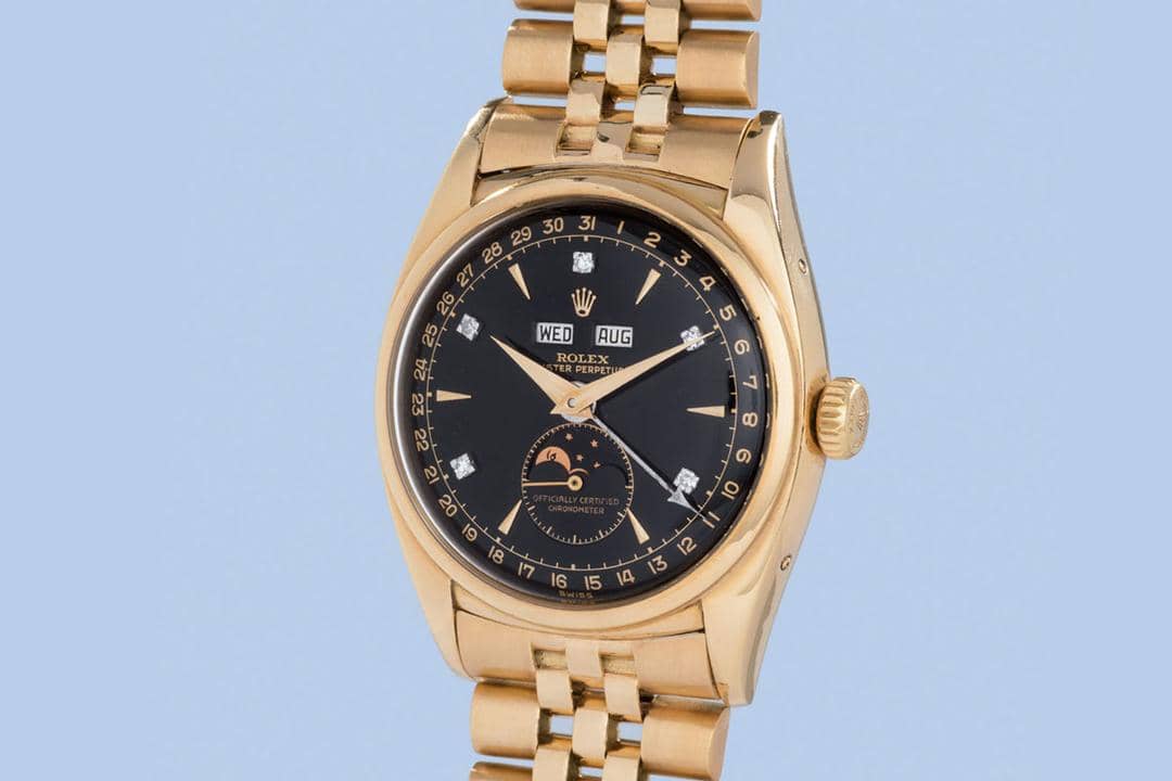 1. Berhasil dilelang senilai Rp275 miliar, Paul Newman’s Rolex Daytona menjadi jam tangan termahal yang pernah terjual. Jam ini memiliki cerita bersejarah yang diberikan untuk Paul Newman oleh istrinya saat periode film 'Winning'., 2. The 1971 Rolex Daytona Reference 626 Unicorn terjual seharga Rp91 miliar. Jam ini punya model yang unik dan langka karena jadi satu-satunya model jam Rolex yang dilengkapi dengan emas putih 18 karat., 3. The Rolex Bao Dai terjual dengan harga Rp79 miliar pada acara lelang Phillips di Jenewa tahun 2017. Kasing emas dan pelat hitam pada jam ini jadi salah satu yang terlangka di dunia., 4. Awalnya diproduksi untuk hadiah kemenangan sebuah tim balap, The Antimagnetique Reference 4113 dijual senilai Rp39 miliar. Jam ini dirancang dengan kasing jam Rolex terbesar, yaitu sepanjang 44 mm., 5. Jam Rolex GMT-Master Reference 1675 ini sempat dipakai oleh Marlon Brando dalam film 'Apocalypse Now'. Namanya pun diukir di bagian belakang jam ini dan berhasil terjual dengan harga Rp30 miliar.