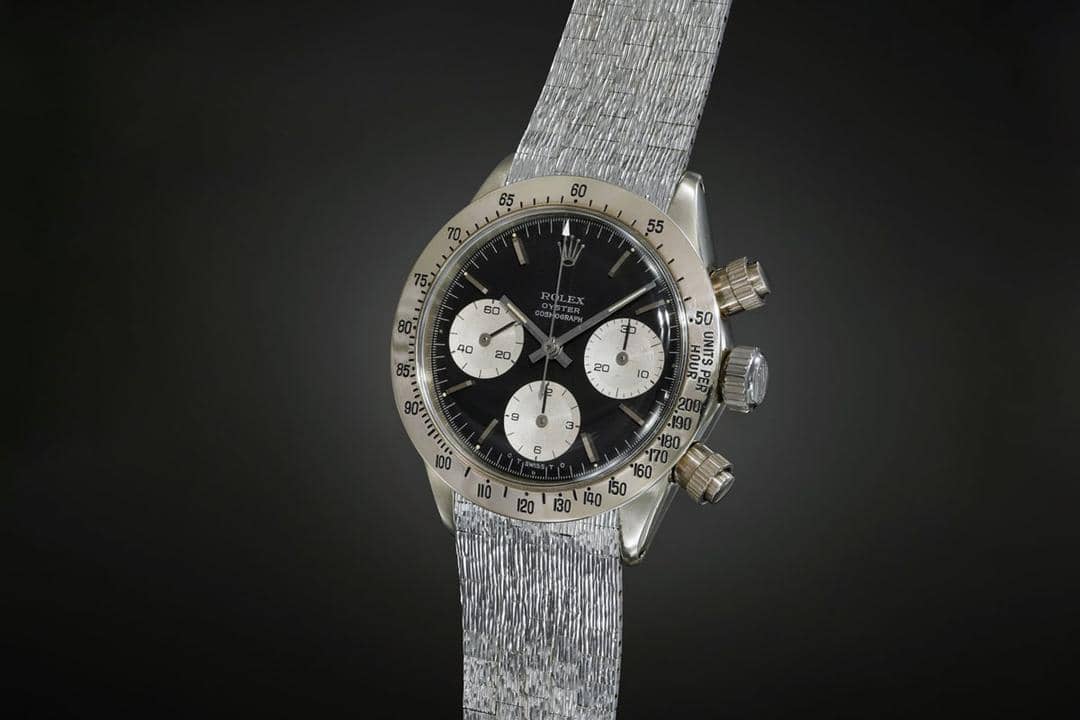 1. Berhasil dilelang senilai Rp275 miliar, Paul Newman’s Rolex Daytona menjadi jam tangan termahal yang pernah terjual. Jam ini memiliki cerita bersejarah yang diberikan untuk Paul Newman oleh istrinya saat periode film 'Winning'., 2. The 1971 Rolex Daytona Reference 626 Unicorn terjual seharga Rp91 miliar. Jam ini punya model yang unik dan langka karena jadi satu-satunya model jam Rolex yang dilengkapi dengan emas putih 18 karat., 3. The Rolex Bao Dai terjual dengan harga Rp79 miliar pada acara lelang Phillips di Jenewa tahun 2017. Kasing emas dan pelat hitam pada jam ini jadi salah satu yang terlangka di dunia., 4. Awalnya diproduksi untuk hadiah kemenangan sebuah tim balap, The Antimagnetique Reference 4113 dijual senilai Rp39 miliar. Jam ini dirancang dengan kasing jam Rolex terbesar, yaitu sepanjang 44 mm., 5. Jam Rolex GMT-Master Reference 1675 ini sempat dipakai oleh Marlon Brando dalam film 'Apocalypse Now'. Namanya pun diukir di bagian belakang jam ini dan berhasil terjual dengan harga Rp30 miliar.