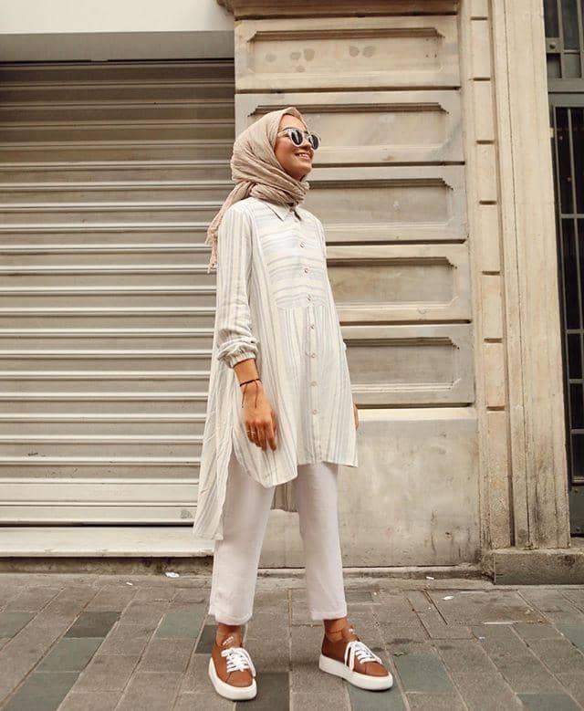 1. Gamis, Gamis Ruffle, Gamis Lengan Lonceng, Gamis Full Kancing, 2. Tunik, Tunik Peplum, Tunik Asimetris, Tunik Vest, 3. Abaya, 4. Kaftan