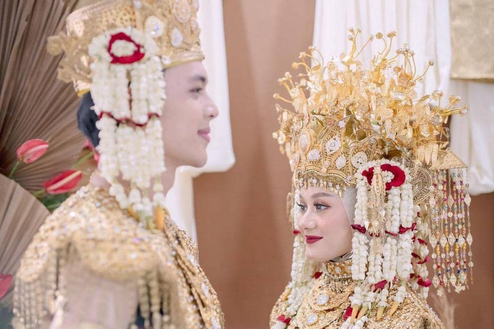 1. Aesan Gede, Pakaian Laki-Laki, Pakaian Perempuan, 2. Aesan Paksangko, Pakaian Laki-Laki, Pakaian Perempuan