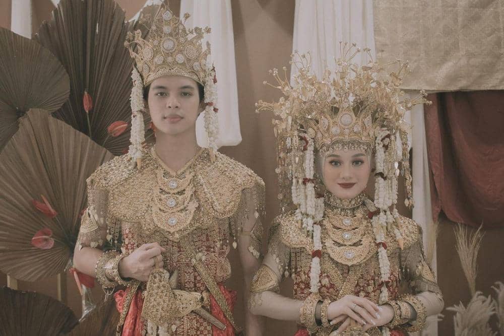 1. Aesan Gede, Pakaian Laki-Laki, Pakaian Perempuan, 2. Aesan Paksangko, Pakaian Laki-Laki, Pakaian Perempuan