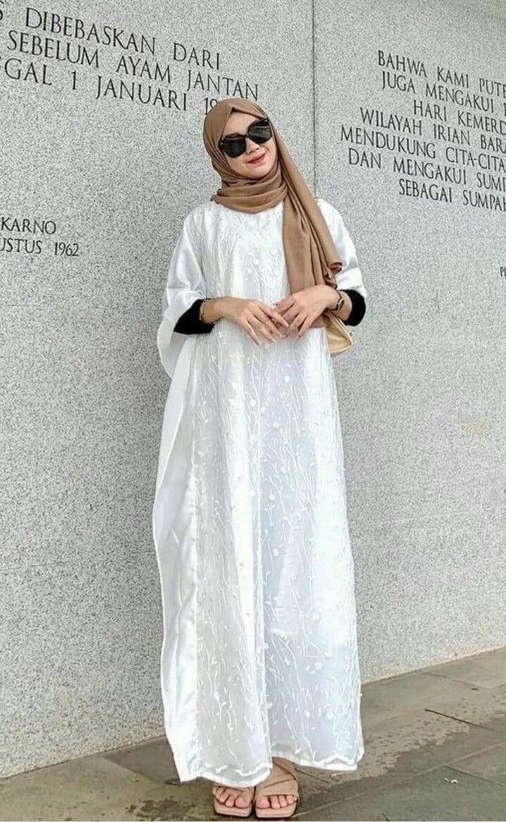 1. Gamis, Gamis Ruffle, Gamis Lengan Lonceng, Gamis Full Kancing, 2. Tunik, Tunik Peplum, Tunik Asimetris, Tunik Vest, 3. Abaya, 4. Kaftan