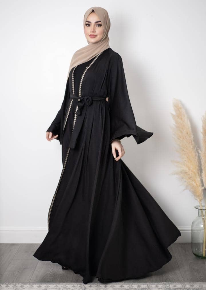 1. Gamis, Gamis Ruffle, Gamis Lengan Lonceng, Gamis Full Kancing, 2. Tunik, Tunik Peplum, Tunik Asimetris, Tunik Vest, 3. Abaya, 4. Kaftan