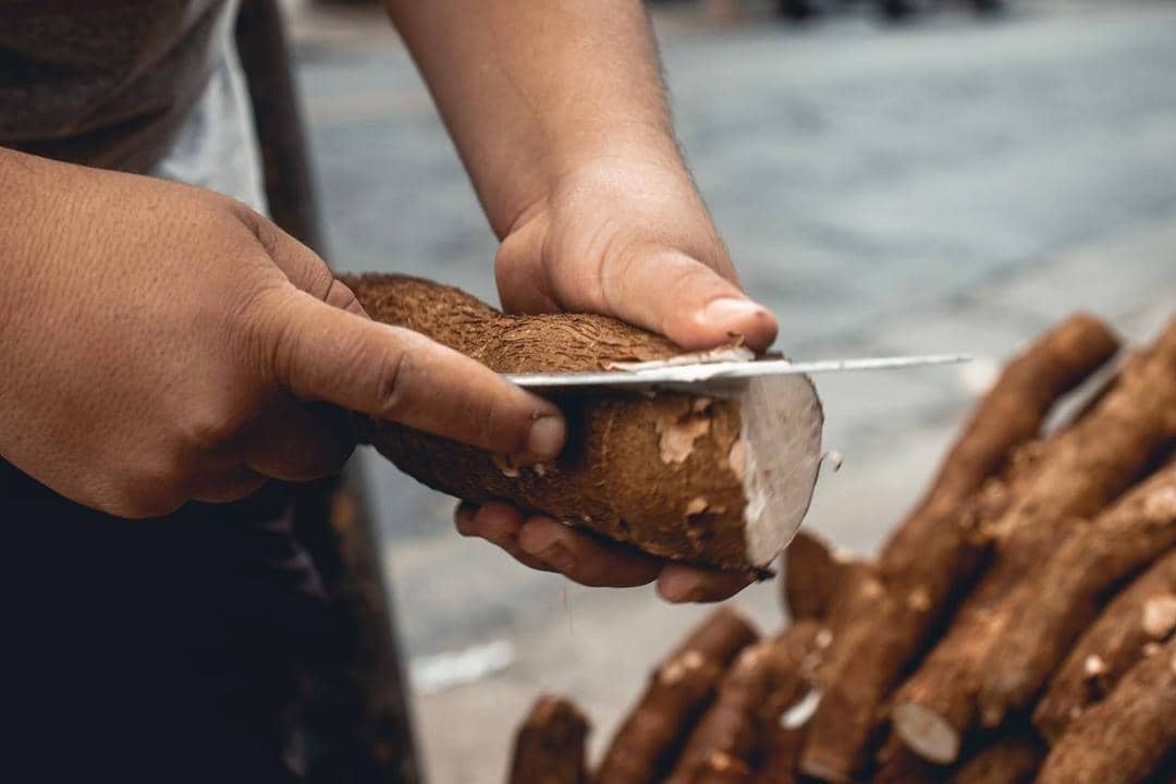 Bahan-bahan untuk membuat keripik singkong rasa original, Cara membuat keripik singkong rasa original, Bahan-bahan untuk membuat keripik singkong rasa balado, Cara membuat keripik singkong rasa balado