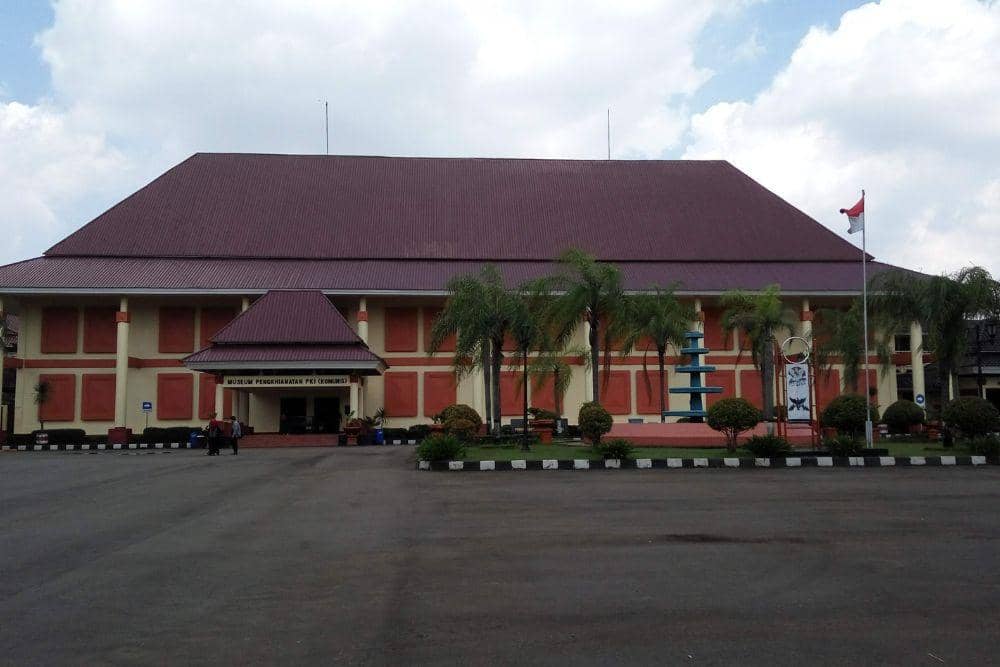wikimedia.org/SiGam, 1. Sejarah pembangunan Monumen Pancasila Sakti, 2. Tempat yang bisa dikunjungi di Monumen Pancasila Sakti, 3. Lokasi Monumen Pancasila Sakti, 4. Jam operasional dan harga tiket Monumen Pancasila Sakti