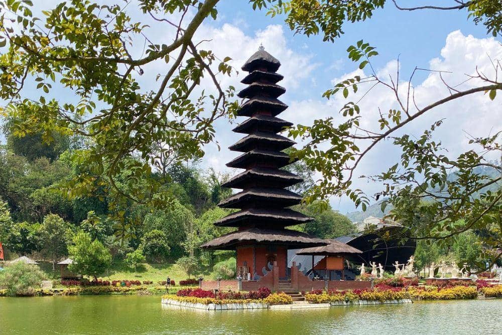 1. Lokasi Taman Lembah Dewata, 2. Harga tiket dan jam buka Taman Lembah Dewata, 3. Daya tarik Taman Lembah Dewata, 4. Tips berkunjung ke Taman Lembah Dewata