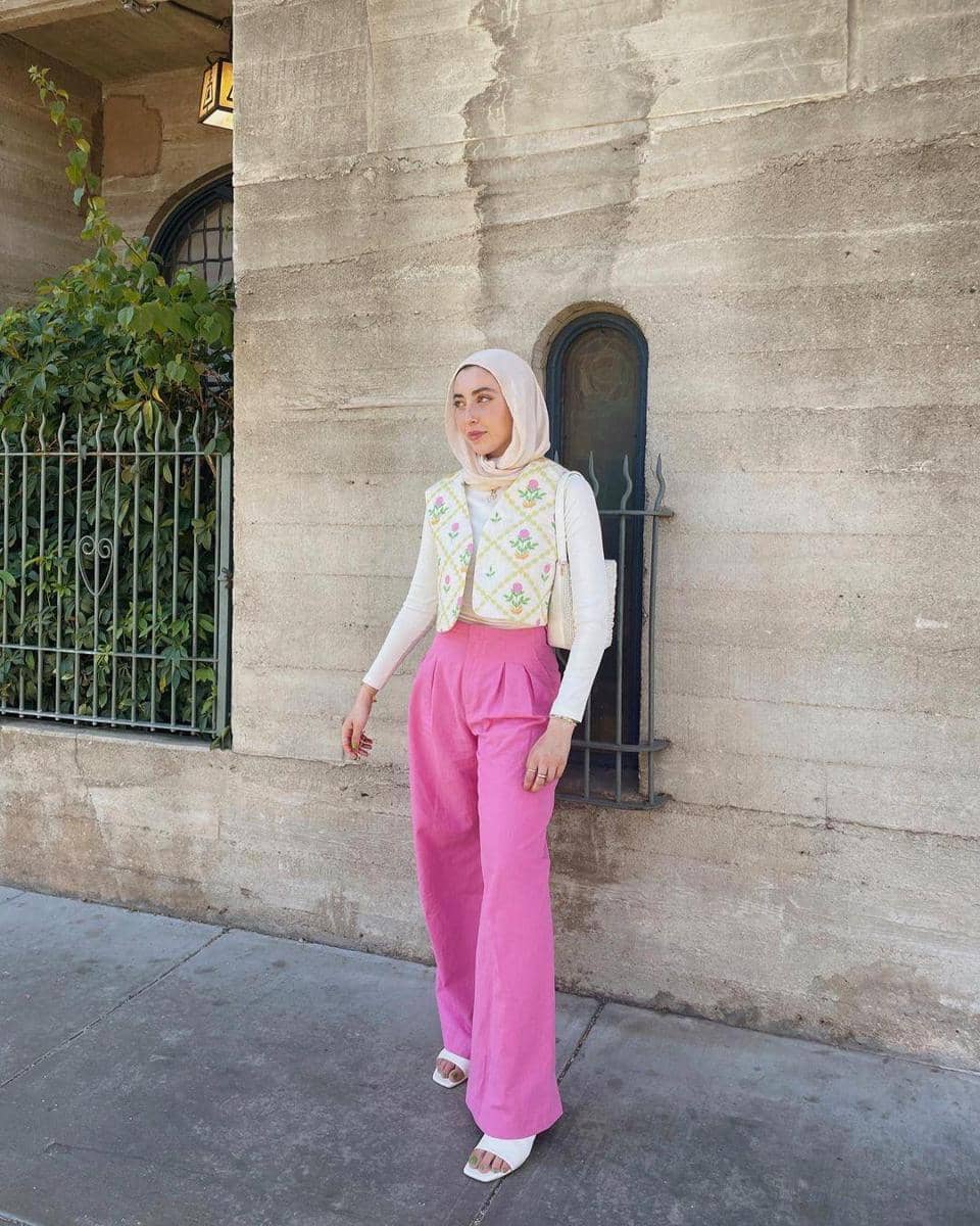 1. Outfit Pastel Pakai Jilbab Warna Nude, 2. OOTD Monokrom dengan Jilbab Warna Nude, 3. Andalkan Warna yang Bold dengan Jilbab Warna Nude, 4. Ciptakan Kontras Pakai Jilbab Warna Nude, 5. Padukan Jilbab Warna Nude dengan Pakaian Bermotif