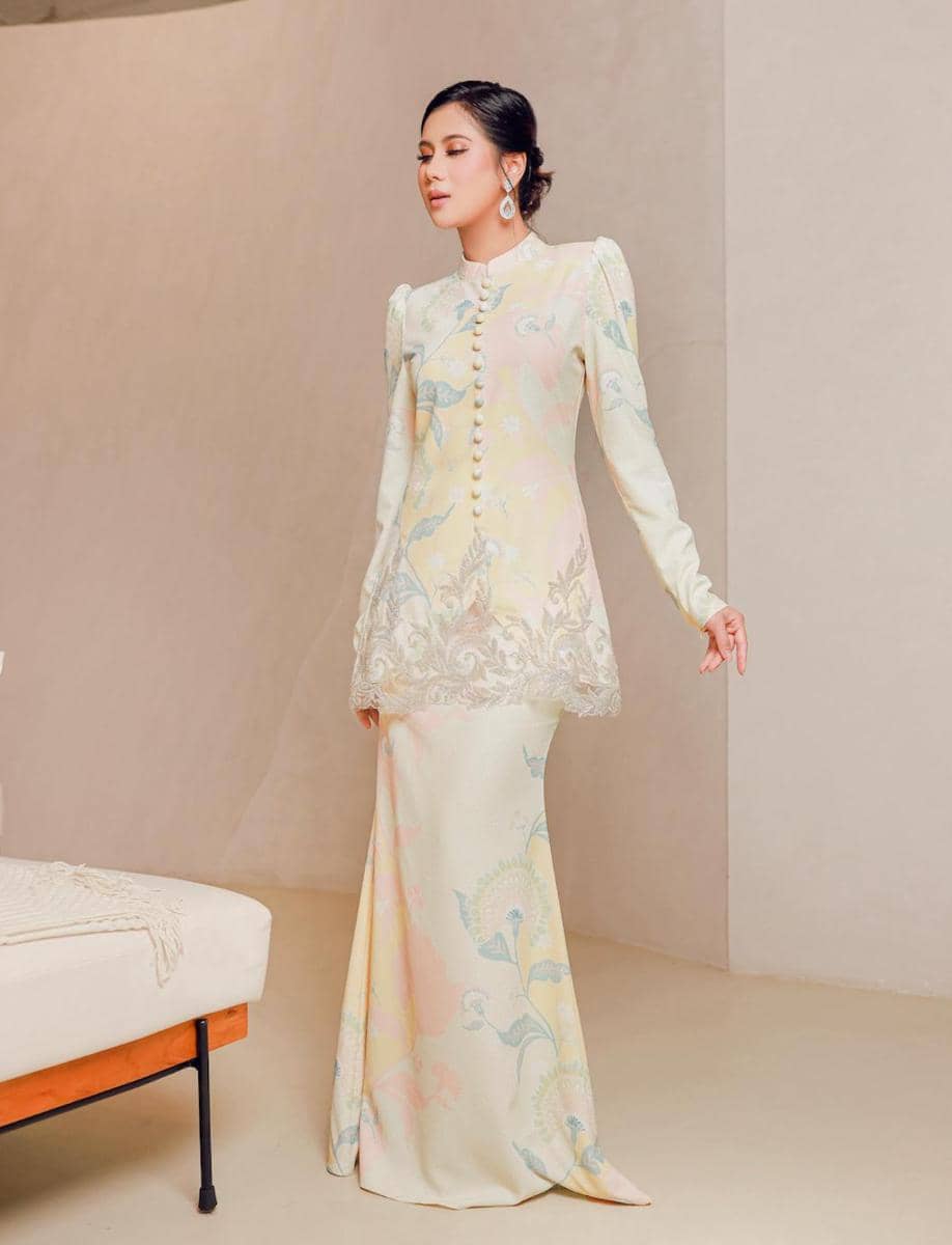 jemels.com, 1. Baju Kurung Melayu dengan Ornamen, 2. Baju Kurung Melayu Motif Floral, 3. Kebaya Kurung Melayu Bahan Bertekstur, 4. Baju Kurung Melayu dengan Bordir, 5. Baju Kebaya Melayu Modern