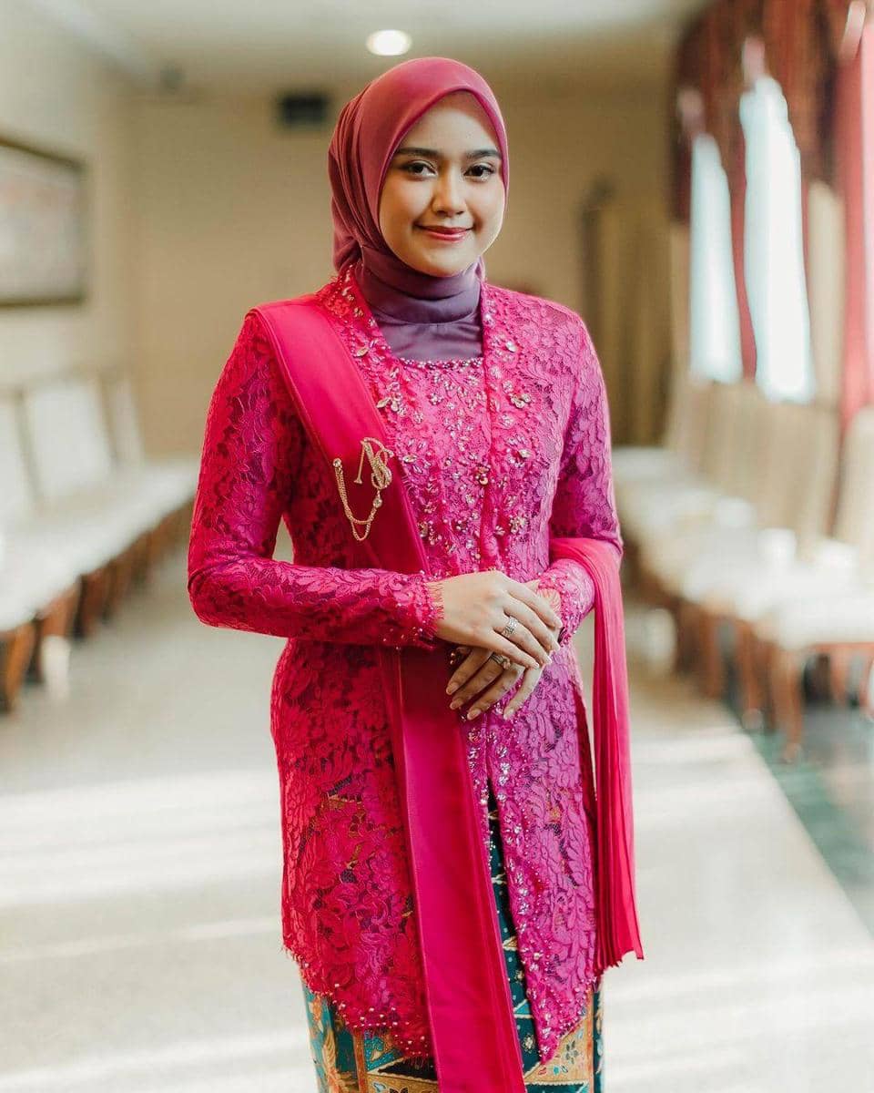 instagram.com/dnsignature, 1. Mengenal warna pink fanta, 2. Jilbab salmon pink, 2. Jilbab pink magenta, 4. Jilbab ungu dusty , 5. Jilbab coklat susu