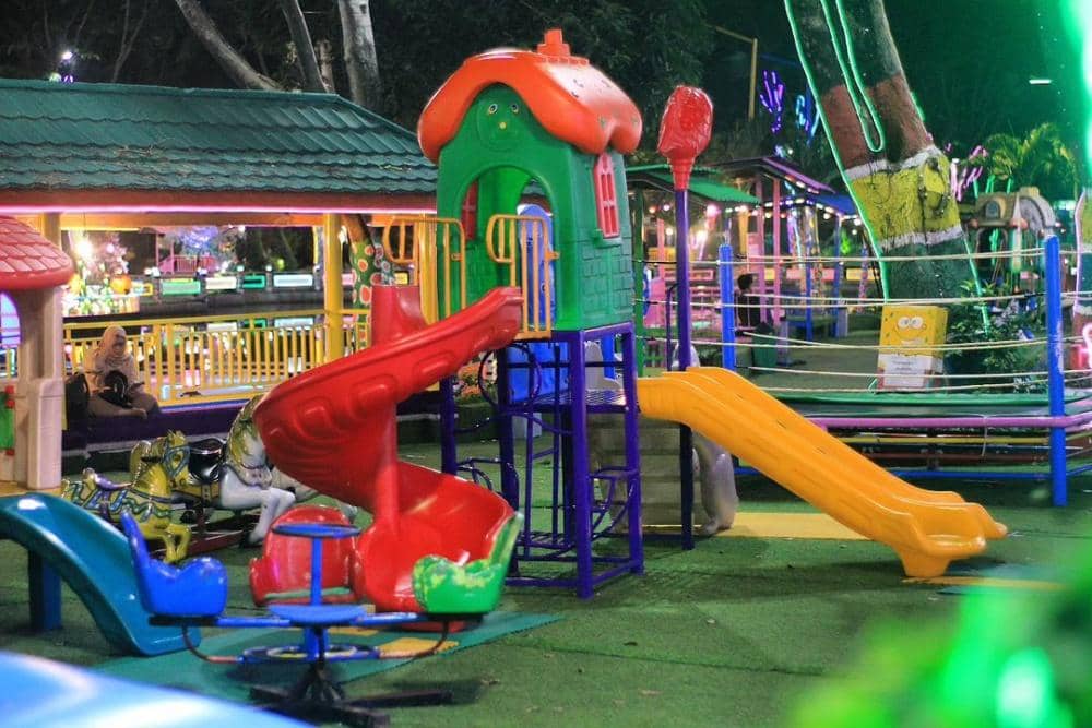 Tapak tilas keberadaan Rainbow Alamanda, Lokasi, jam operasional, dan harga tiket masuk, Rute menuju Wisata Rainbow Alamanda, Wahana dan fasilitas Rainbow Alamanda