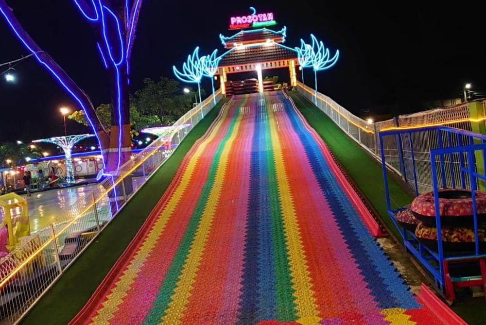 Tapak tilas keberadaan Rainbow Alamanda, Lokasi, jam operasional, dan harga tiket masuk, Rute menuju Wisata Rainbow Alamanda, Wahana dan fasilitas Rainbow Alamanda