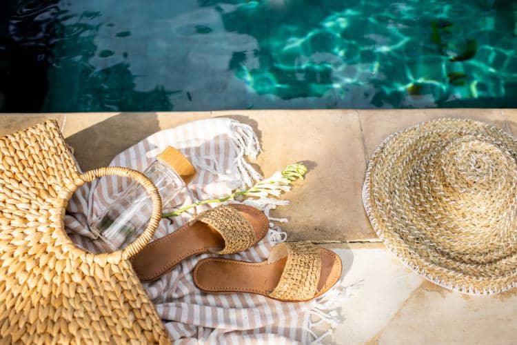 1. Flip-flop, 2. Flat shoes, 3. Mesh flats, 4. Thong sandals, 5. Woven sandals