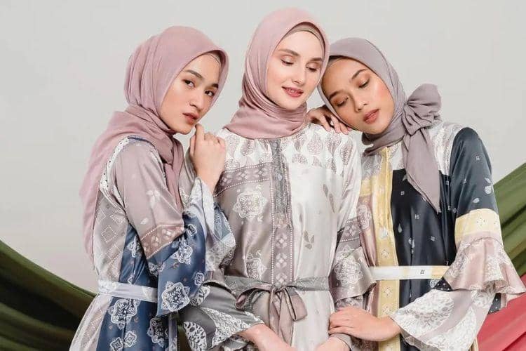 1. Karakteristik bahan ‘Lionel Richie’, 2. Kelebihan bahan ‘Lionel Richie’, 3. Kekurangan bahan ‘Lionel Richie’, 4. Bahan ‘Lionel Richie’ dibandingkan dengan bahan lainnya, 5. Tips merawat pakaian dengan bahan ‘Lionel Richie’