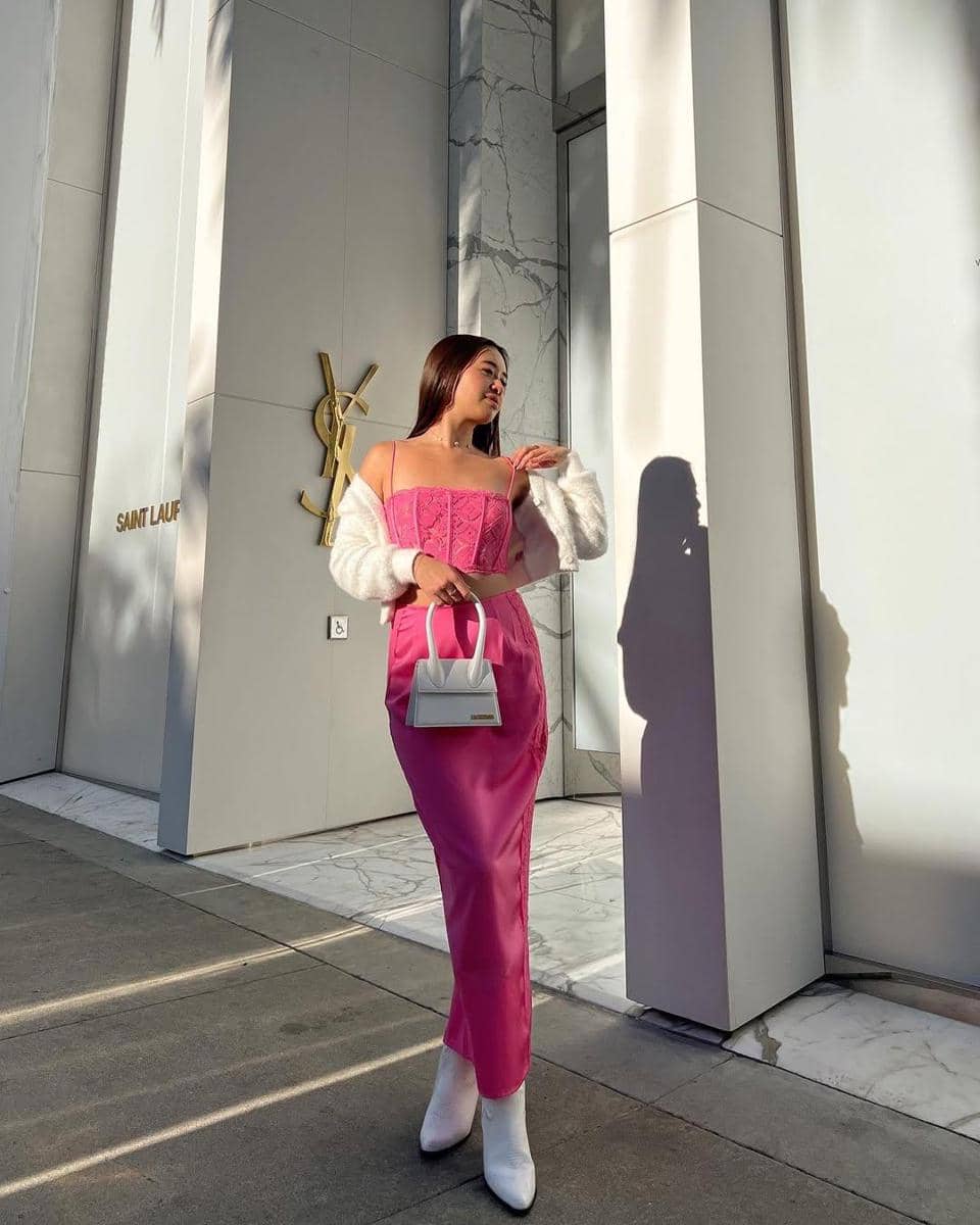 1. Kombinasikan dengan warna netral, 2. Tampilan serba pink dengan dua shade berbeda, 3. Tampil quirky dengan potongan baju unik, 4. Padukan dengan warna putih untuk kesan feminin, 5. Sentuhan playful warna pink fanta di tampilan kasual