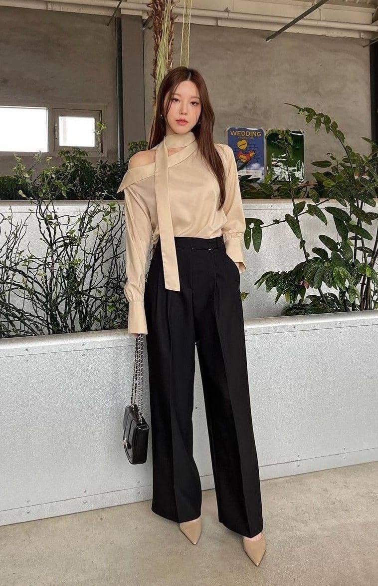 pinterest.com, 1. OOTD Kondangan Celana Kulot Hitam Pakai Blouse, 2. OOTD Celana Kulot Hitam dan Outer Floral, 3. OOTD Kondangan Celana Kulot Hitam Minimalis, 4. OOTD Kondangan Celana Kulot Hitam dan Blazer, 5. OOTD Kondangan Celana Kulot Hitam dan Atasan Brokat