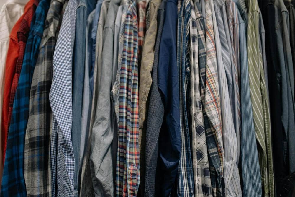 1. Apa itu bahan polyester?, 2. Kelebihan bahan polyester, 3. Kekurangan bahan polyester, 4. Jenis bahan polyester