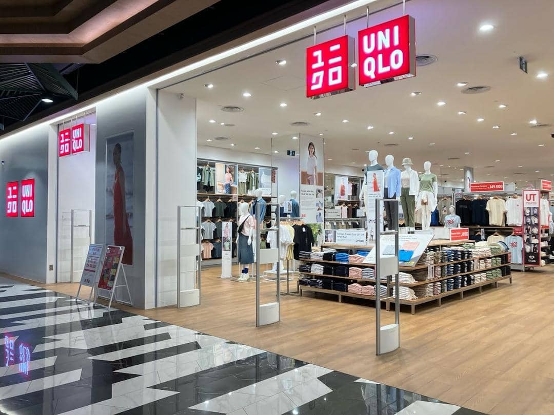 1. UNIQLO Living World Denpasar, 2. UNIQLO Mall Bali Galeria Badung, 3. UNIQLO Level 21 Mall Denpasar, 4. UNIQLO Beachwalk Kuta, 5. UNIQLO Icon Bali Mall