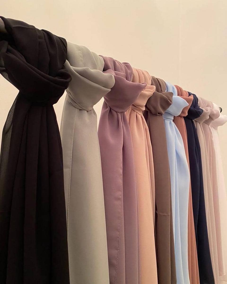 instagram.com:al.jammi.jpg, 1. Pashmina Kaos, 2. Pashmina Jersey, 3. Perbedaan Pashmina Kaos dan Jersey, 4. Cara Merawat Pashmina Kaos, 5. Cara Merawat Pashmina Jersey