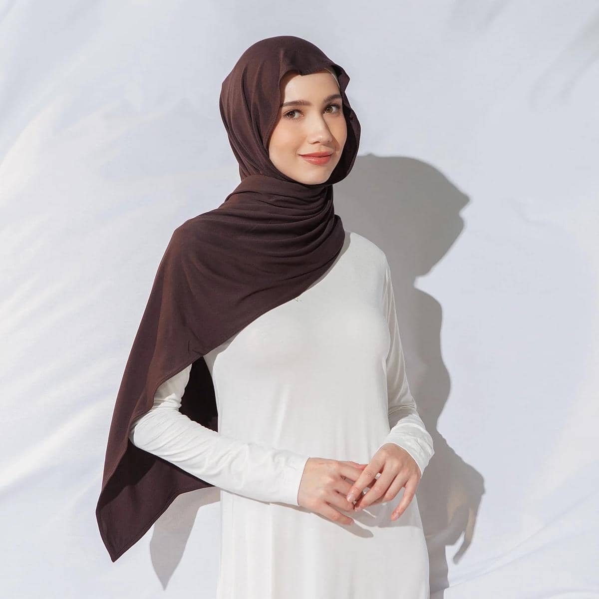 lozy.id.jpg, 1. Pashmina Kaos, 2. Pashmina Jersey, 3. Perbedaan Pashmina Kaos dan Jersey, 4. Cara Merawat Pashmina Kaos, 5. Cara Merawat Pashmina Jersey