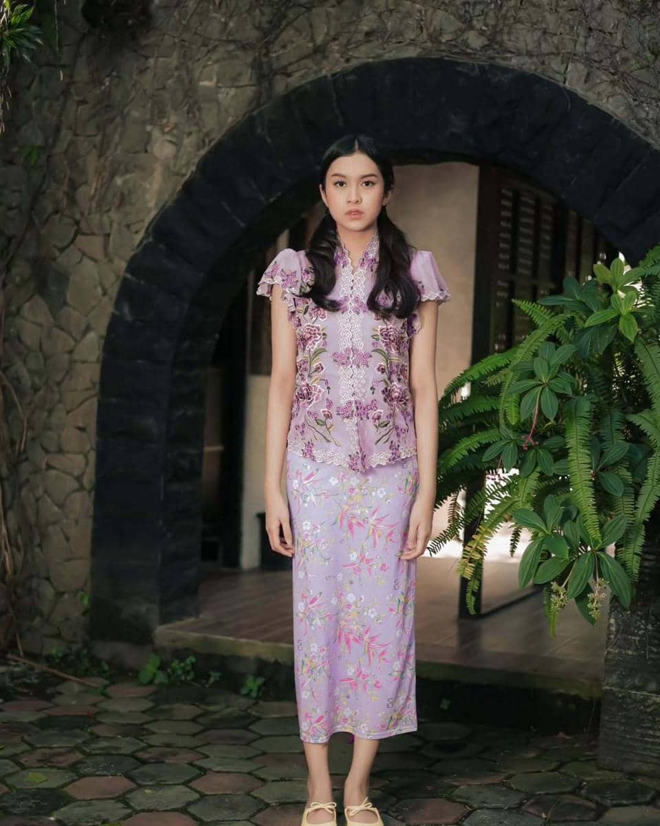 instagram.com-rkv_blooming.jpg, 1. Kebaya Bali, 2. Kebaya Encim Brokat, 3. Kebaya Encim, 4. Kebaya Encim Modern, 5. Kebaya Modern