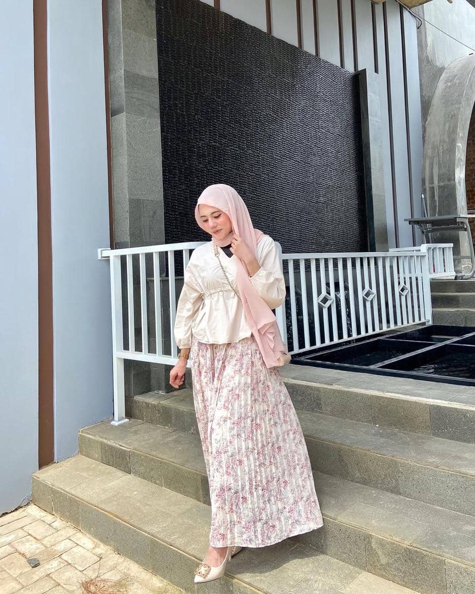 instagram.com:grace_waghe.jpg, 1. Blus Kerut, 2. Kemeja Oversized, 3. Kemeja Cropped, 4. Kemeja, 5. Knit Cardigan