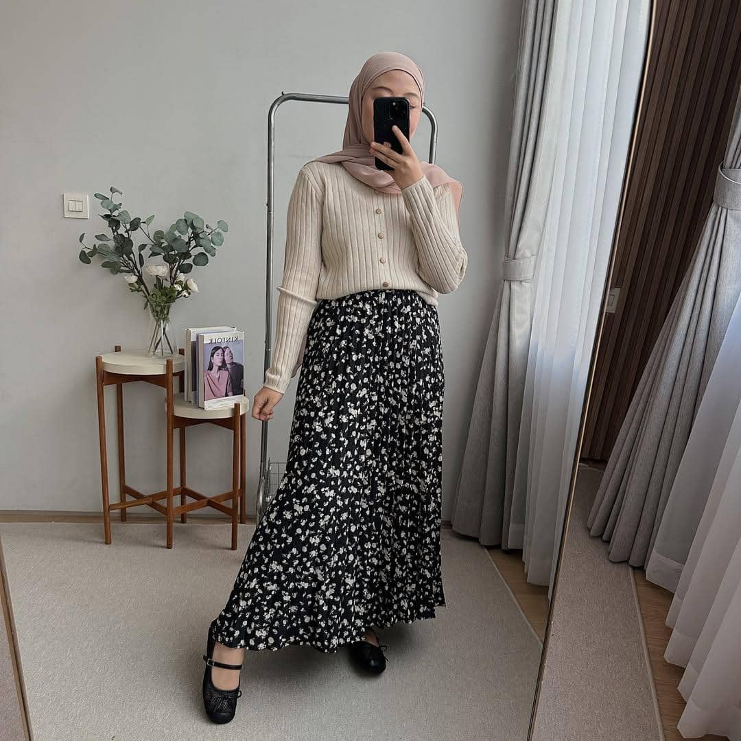 instagram.com:oclo.official.jpg, 1. Blus Kerut, 2. Kemeja Oversized, 3. Kemeja Cropped, 4. Kemeja, 5. Knit Cardigan