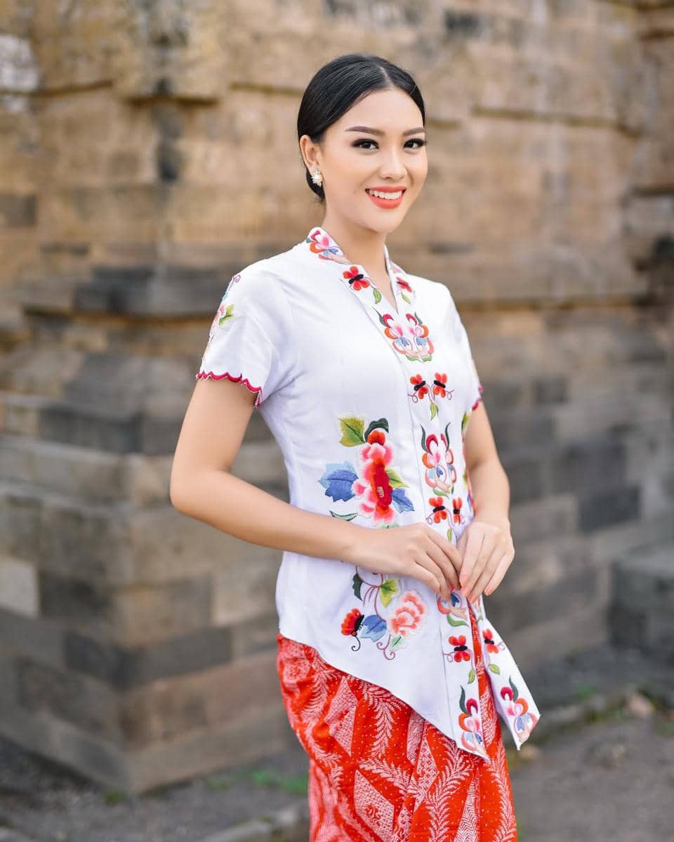 instagram.com:firstayap.jpg, 1. Kebaya Bali, 2. Kebaya Encim Brokat, 3. Kebaya Encim, 4. Kebaya Encim Modern, 5. Kebaya Modern