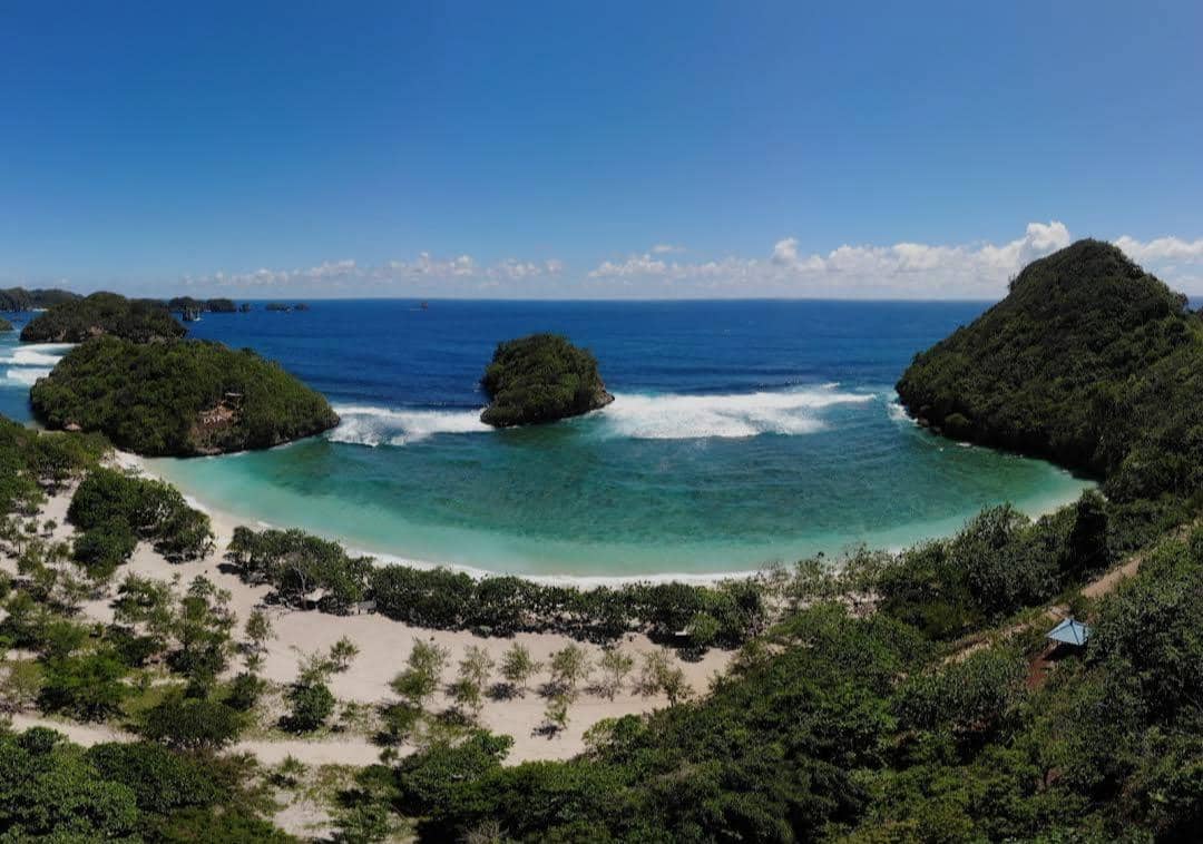 Pantai Teluk Asmara, 1. Lokasi dan rute ke Pantai Teluk Asmara, 2. Jam buka dan harga tiket masuk Pantai Teluk Asmara, 3. Daya tarik Pantai Teluk Asmara, 4. Fasilitas di Pantai Teluk Asmara