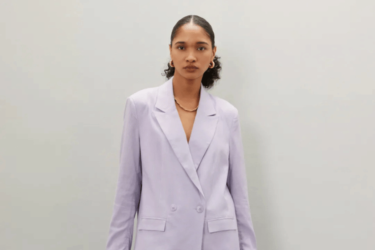 renttherunway.com, 1. Blazer Lilac dan Kombinasi Serba Netral, 2. Gaya Monokrom Pakai Blazer Lilac, 3. Gaya Kasual yang Keren Pakai Blazer Lilac dan Jeans, 4. Kombinasi Blazer Lilac dan Bawahan yang Kontras  , 5. Gaya Effortless Pakai Blazer Putih dan Celana Pendek