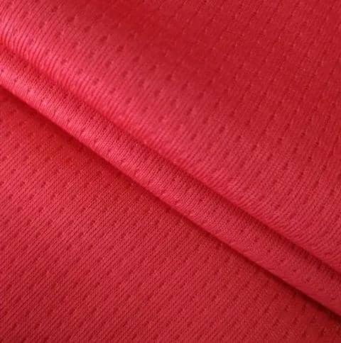 maestrojersey.com, 1. Cara Pembuatan Kain Jersey dan Twill, 2. Karakteristik dan Tampilan Bahan Jersey dan Twill, 3. Kain Jersey dan Twill Bisa Digunakan Menjadi Apa?, 4. Jadi, Lebih Bagus Bahan Jersey atau Twill?