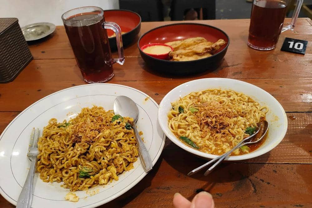 Warung H Mahmud.jpg, 1. Bakso Bintang Asia, 2. Bien Patisserie, 3. Seroja Bake, 4. Cilok Tiga Putera, 5. Kopi Saring Sinar Pagi, 6. Kedai Sinar Asia, 7. Warkop H. Mahmud