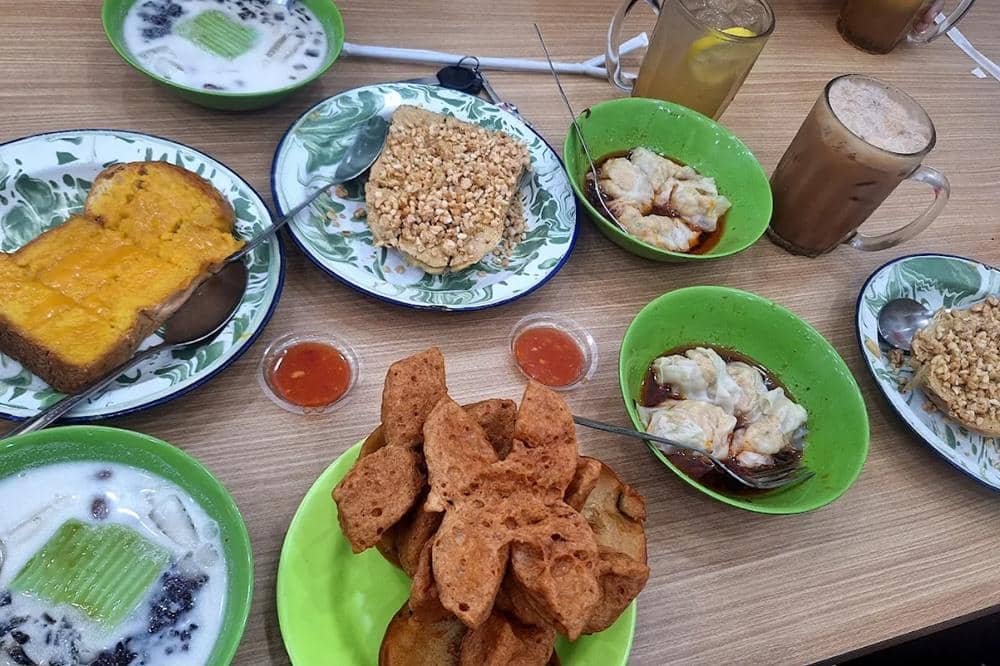 Kopi Saring.jpg, 1. Bakso Bintang Asia, 2. Bien Patisserie, 3. Seroja Bake, 4. Cilok Tiga Putera, 5. Kopi Saring Sinar Pagi, 6. Kedai Sinar Asia, 7. Warkop H. Mahmud