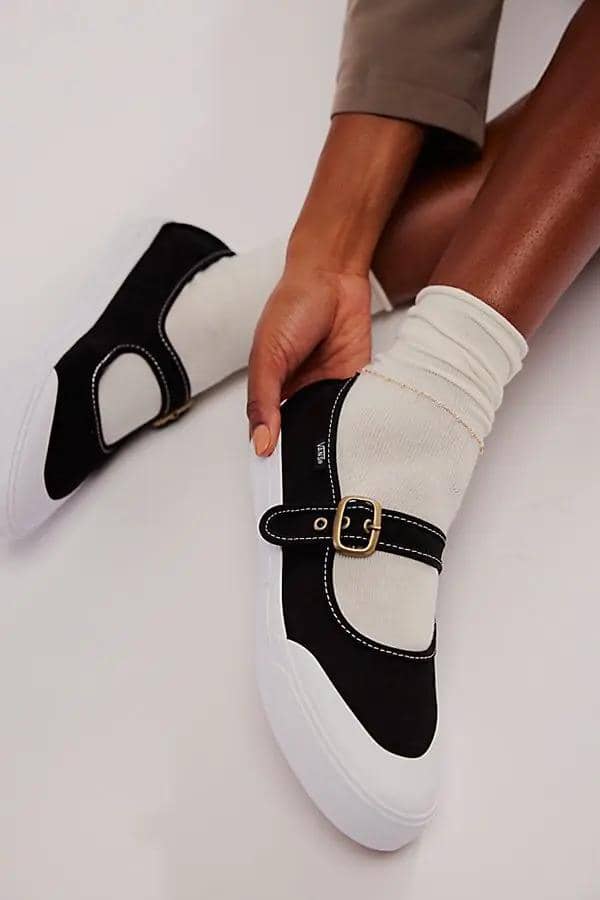 editorialist.com.jpg, 1. Loafers, 2. Mary Jane, 3. Sepatu Kanvas, 4. Chunky Sneakers, 5. Flat Shoes