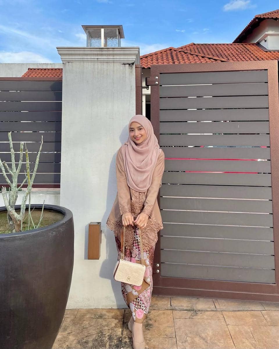 instagram.com:nabilahazha.jpg, 1. Model jilbab segi empat simpel, 2. Model jilbab ikat belakang, 3. Model jilbab segi empat layer, 4. Model jilbab segi empat dengan inner ninja, 5. Model jilbab segi empat menutup dada