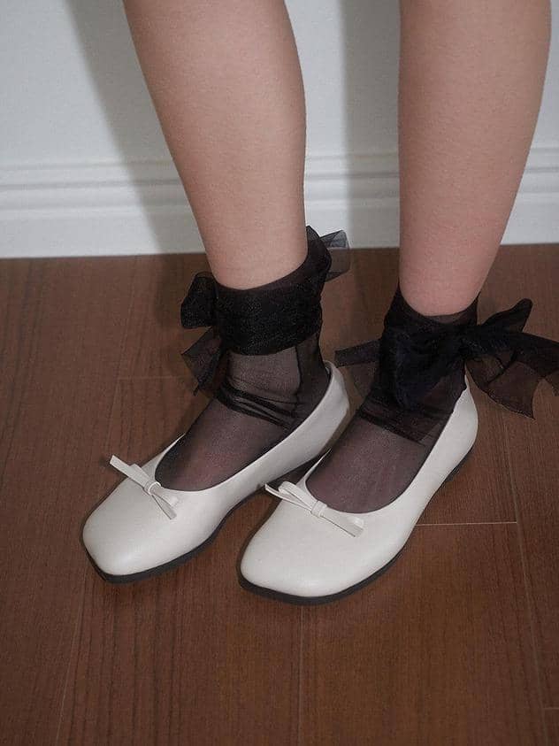 wconcept.com2.jpg, 1. Loafers, 2. Mary Jane, 3. Sepatu Kanvas, 4. Chunky Sneakers, 5. Flat Shoes