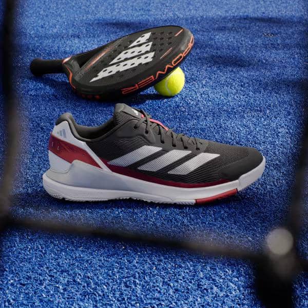 adidas.com.jpg, 1. Pilih sol sepatu yang sesuai dengan jenis lapangan, 2. Pastikan sepatu berbobot ringan, 3. Cek bantalan midsole, 4. Perhatikan support di bagian ankle, 5. Pilih material upper yang breathable