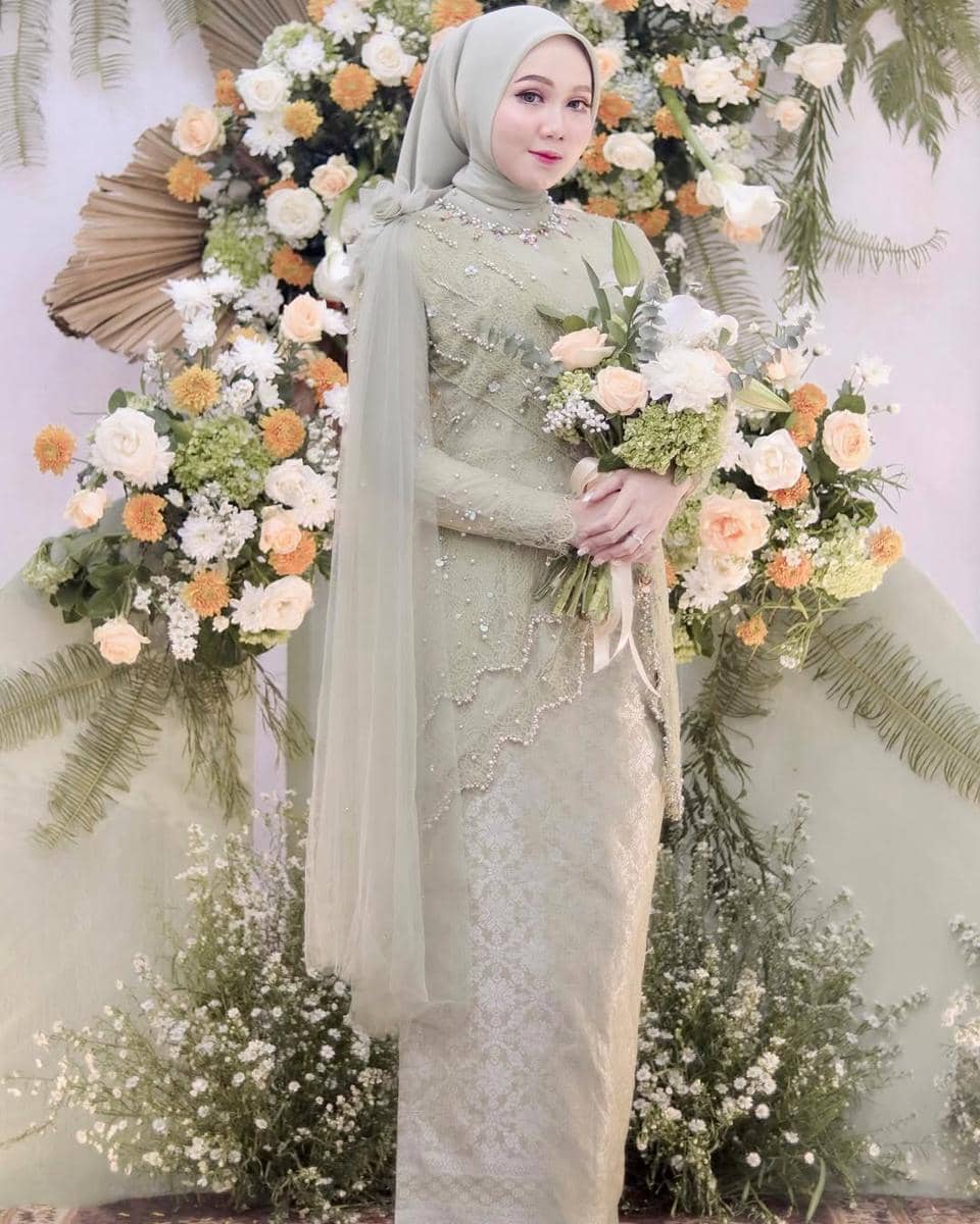 instagram.com:azizahlimi.jpg, 1. Model jilbab segi empat simpel, 2. Model jilbab ikat belakang, 3. Model jilbab segi empat layer, 4. Model jilbab segi empat dengan inner ninja, 5. Model jilbab segi empat menutup dada