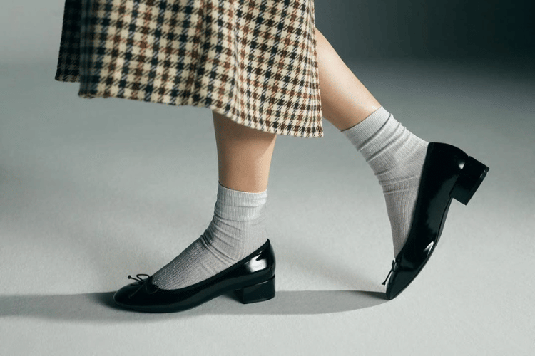 Cover Sepatu Korea - instagram.comstevemaddencanada .png, 1. Loafers, 2. Mary Jane, 3. Sepatu Kanvas, 4. Chunky Sneakers, 5. Flat Shoes