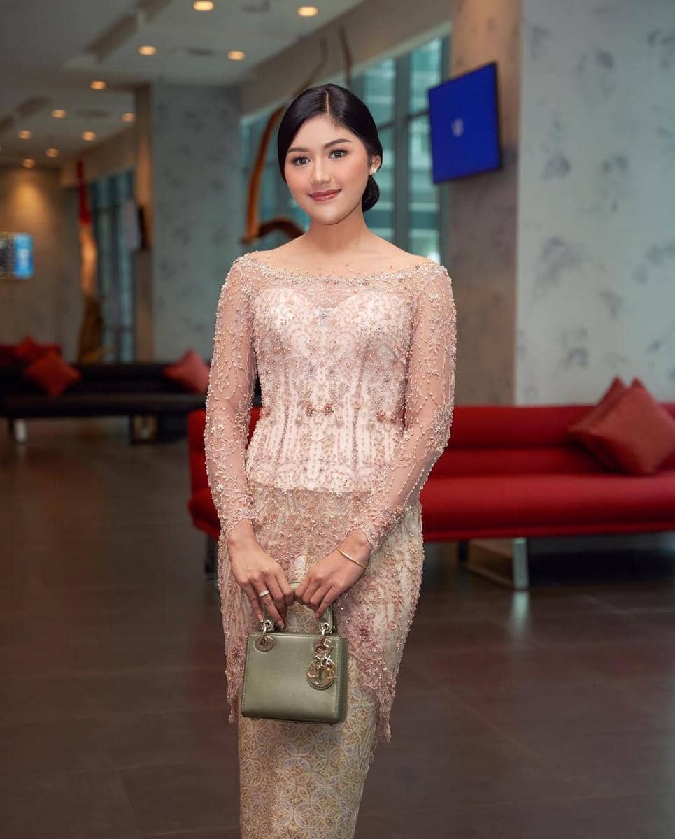 instagram.com:erinagudono.jpg, 1. Maudy Ayunda, 3. Erina Gudono, 4. Prilly Latuconsina, 5. Febby Rastanty