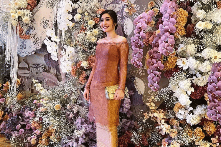 Cover Kebaya Sabrina - instagram.comfebbyrastanty.png, 1. Maudy Ayunda, 3. Erina Gudono, 4. Prilly Latuconsina, 5. Febby Rastanty
