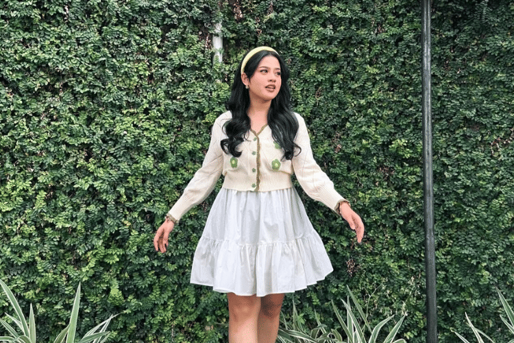 COVER STORY FOR POPBELA ARTICLE (16).png, 1. Nongkrong si coffeeshop kekinian, 2. Formal bisnis serba gelap, 3. Makan malam minimalis, 4. Menikmati keindahan pantai, 5. Berpose di tepi jalan