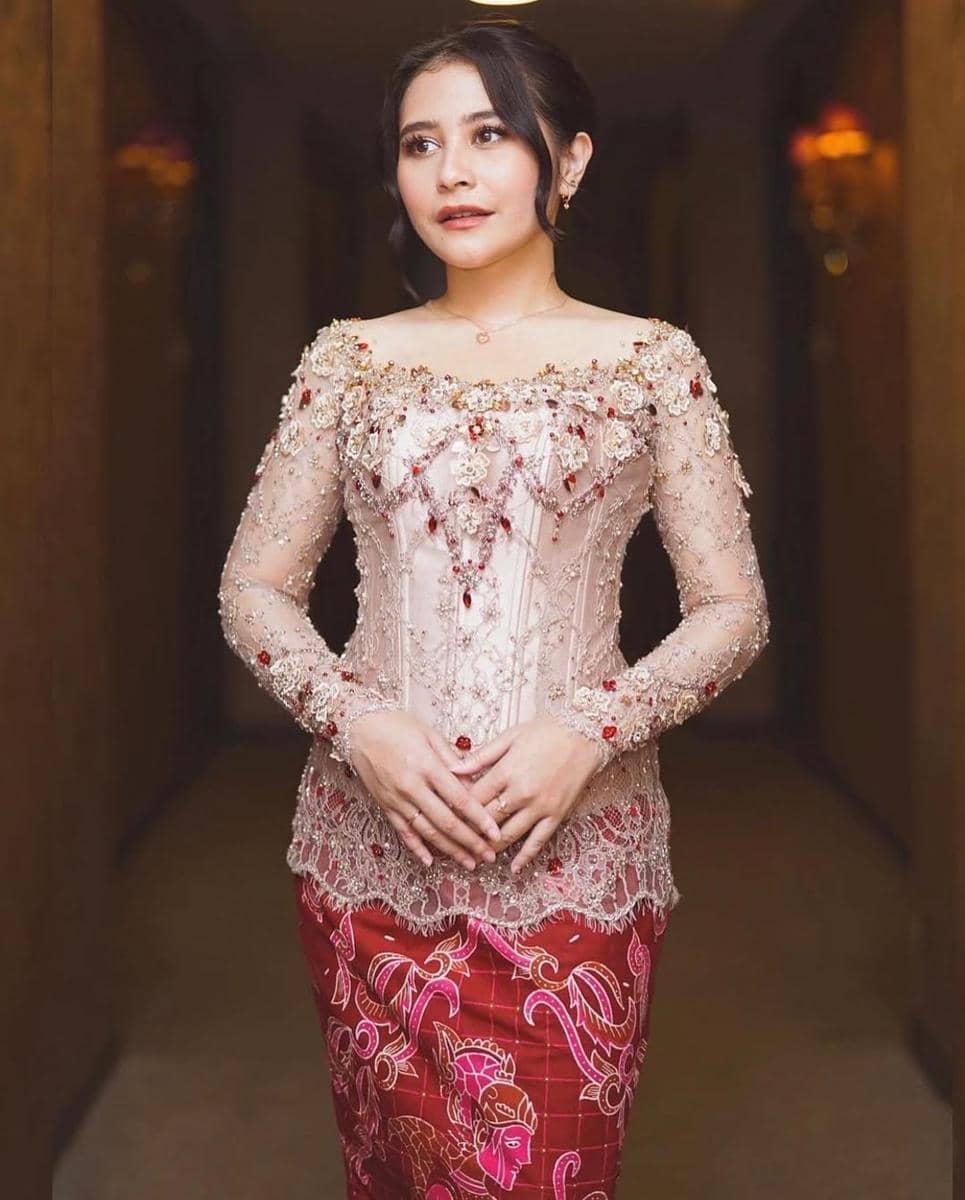 instagram.com:yantiadeni.atelier.jpg, 1. Maudy Ayunda, 3. Erina Gudono, 4. Prilly Latuconsina, 5. Febby Rastanty
