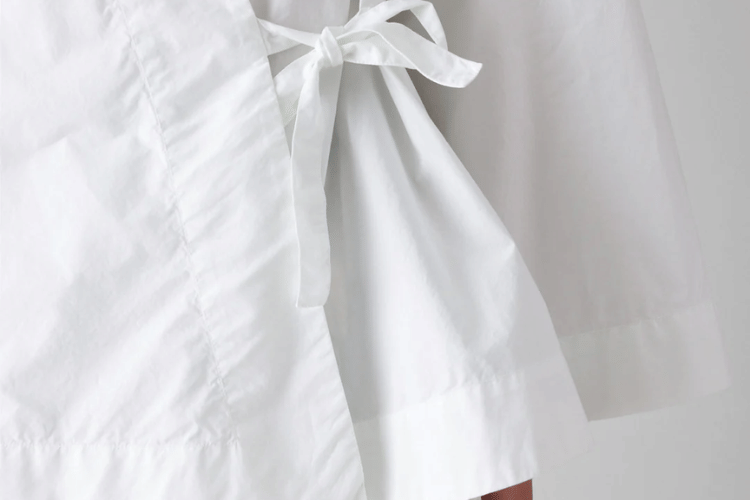 toa.st, 1. Katun Poplin Berasal dari Bahan Dasar yang Adem, 2. Perlu Dicatat: Lihat dengan Teliti Komposisinya!, 3. Katun Poplin Seratnya Padat tapi Nggak Gerah, 4. Cocok untuk Gaya Santai Hingga Rapi, 5. Tips Memilih Katun Poplin yang Adem