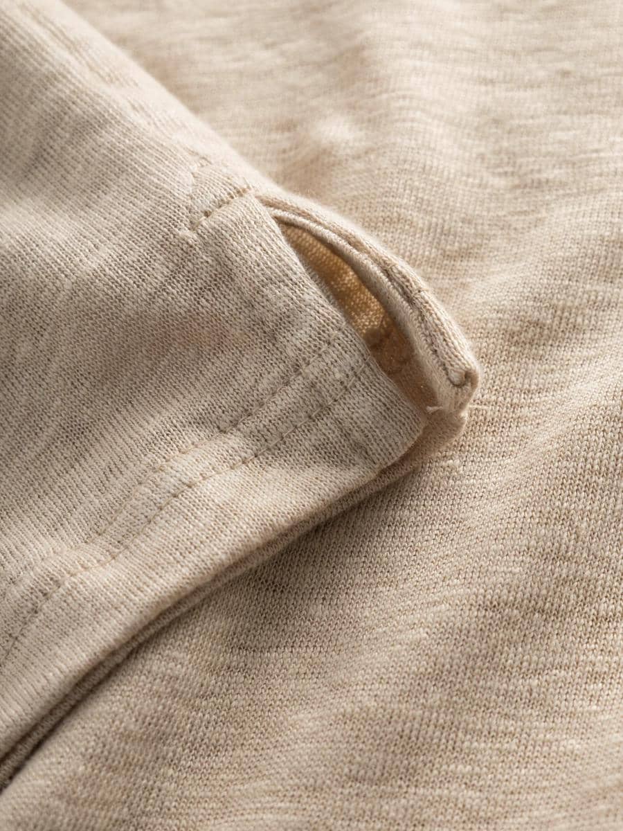 knowledgecottonapparel.com.jpg, 1. Bahan polo linen, 2. Kelebihan bahan polo linen, 3. Kekurangan bahan polo linen, 4. Perbedaan bahan polo linen dan bahan linen biasa, 5. Cara perawatan bahan polo linen agar tetap awet