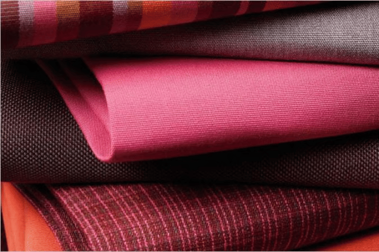 Cover Tekstil - in.fashionnetwork.com .png, 1. Apa itu bahan tekstil?, 2. Karakteristik bahan tekstil, 3. Jenis-jenis bahan tekstil, 4. Kelebihan bahan tekstil, 5. Kekurangan bahan tekstil