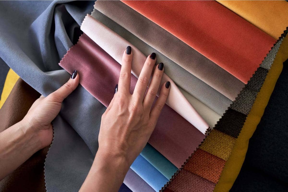 printify.com.jpg, 1. Bahan Nylon, 2. Bahan Polyester, 3. Perbedaan daya tahan, 4. Perbedaan daya serap, 5. Mana yang lebih dingin?