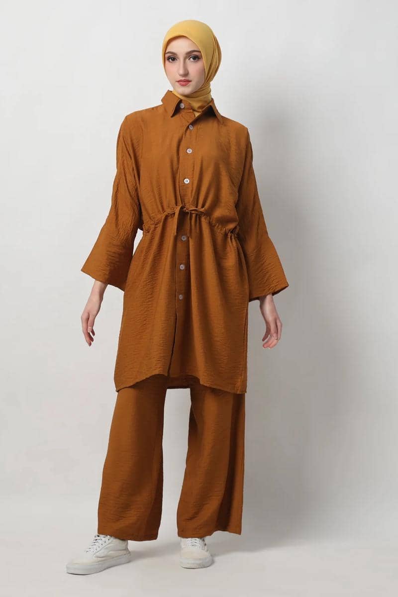 hiaeverywear.com.jpg, 1. Bahan polo linen, 2. Kelebihan bahan polo linen, 3. Kekurangan bahan polo linen, 4. Perbedaan bahan polo linen dan bahan linen biasa, 5. Cara perawatan bahan polo linen agar tetap awet