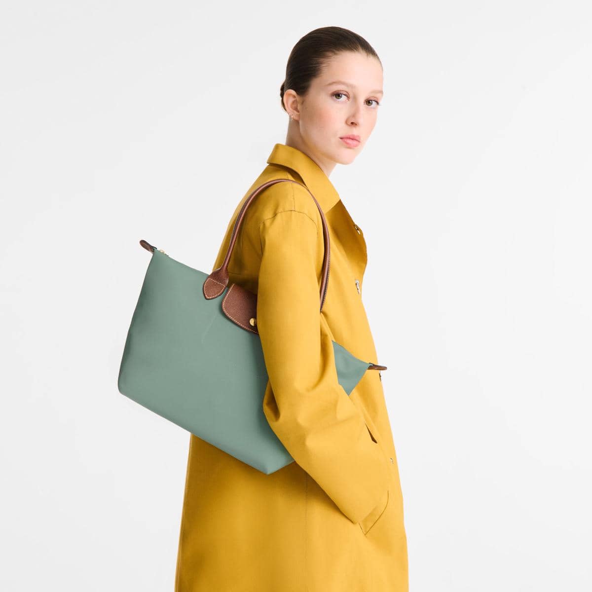 longchamp.com.jpg, 1. Awet , 2. Ringan, 3. Fleksibel, 4. Mudah Dibersihkan, 5. Anti Air